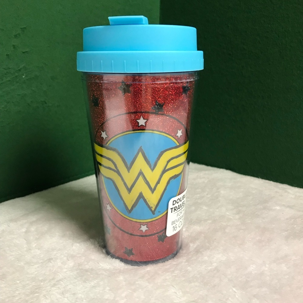 DC COMICS Wonder Woman Plastic Double Walled Tumbler With Lid 16 Oz 473 Ml New